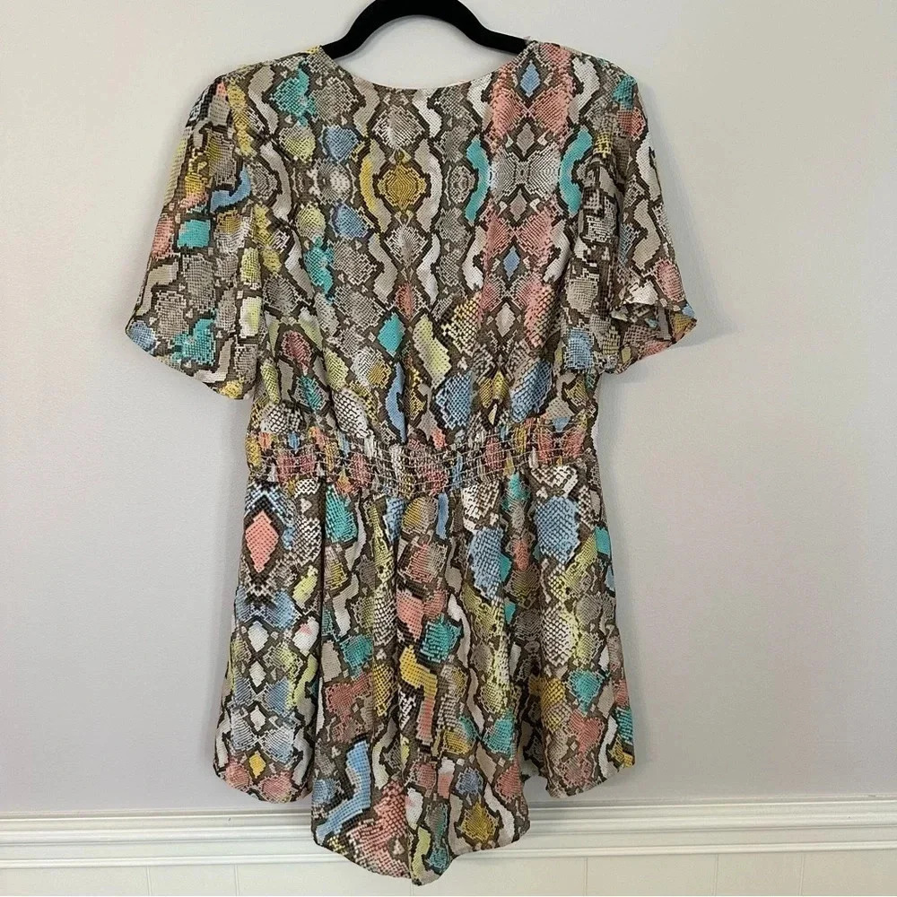 Peach Love California Snakeskin Short Sleeve Cutout Shorts Romper Sz M GUC - Picture 11 of 11